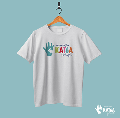 T-shirt branca com logótipo KAT6A Portugal